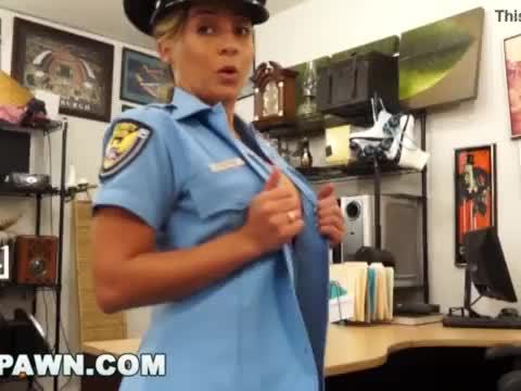 Xxx pawn - juicy latin police officer no speaky english, desperate for money!